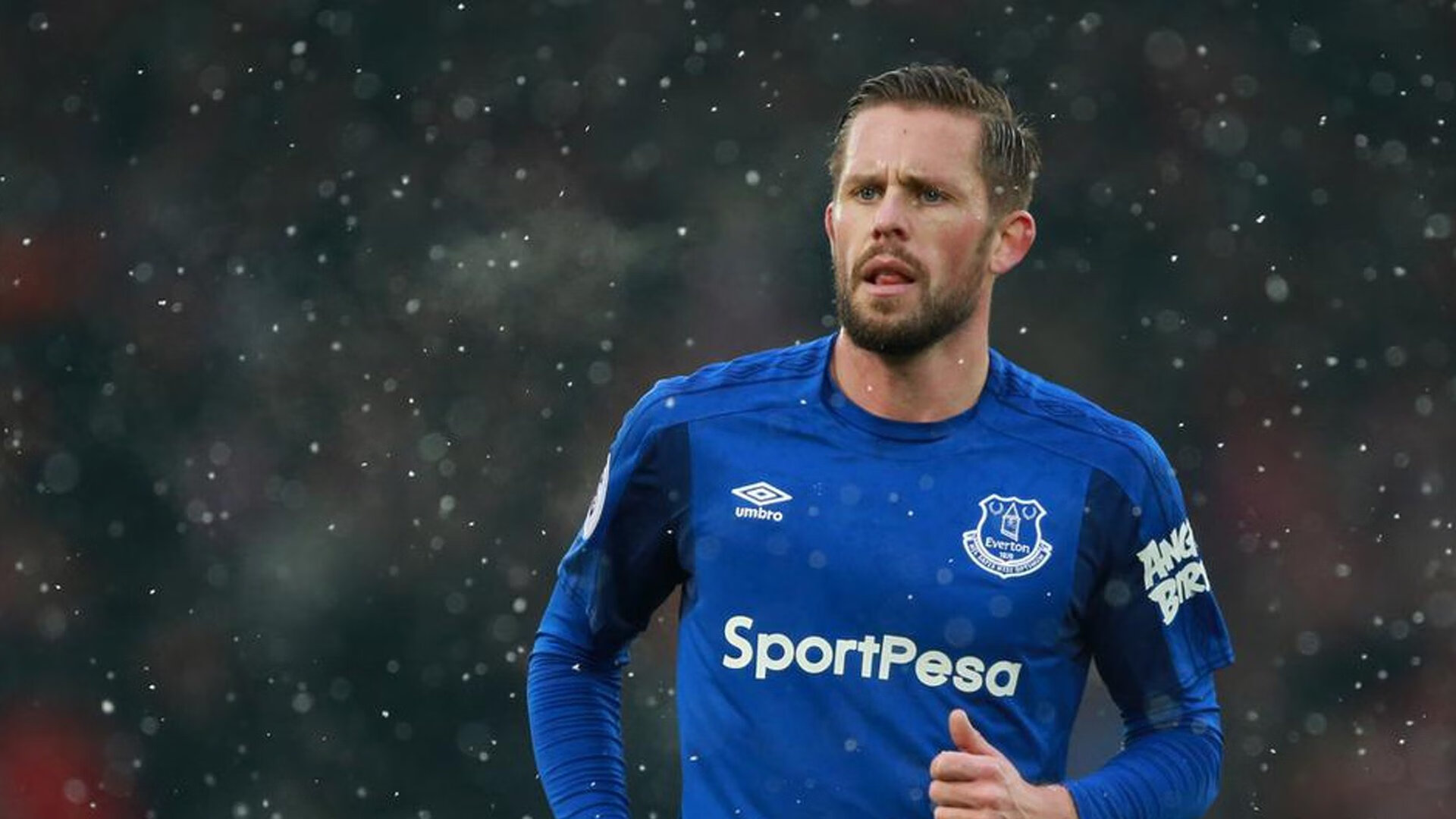 开云体育官网-曼联观众热烈欢呼！，Rookie迎来十赛季出色发挥气势如虹延续