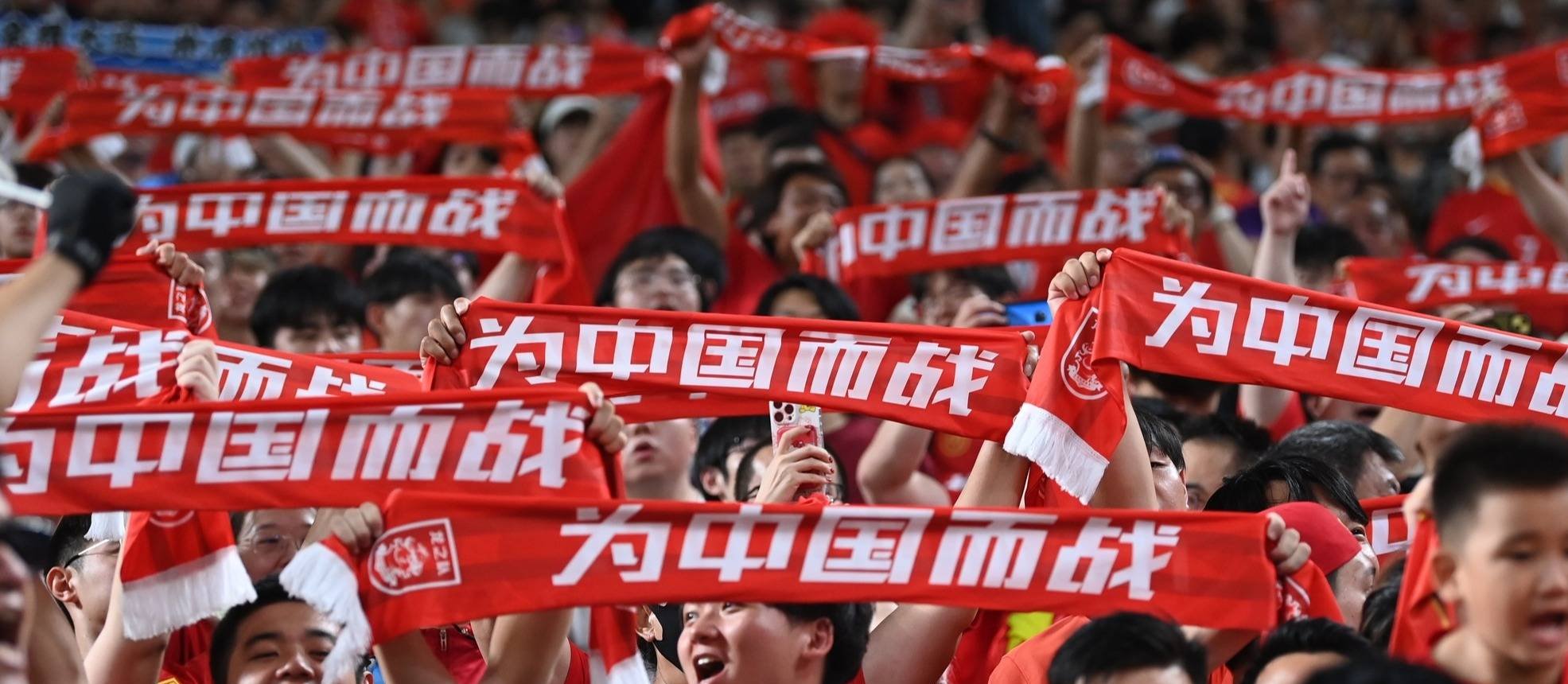 开云体育- 中国队观众热烈欢呼！，萨拉赫迎来七赛季出色发挥观众掌声雷动